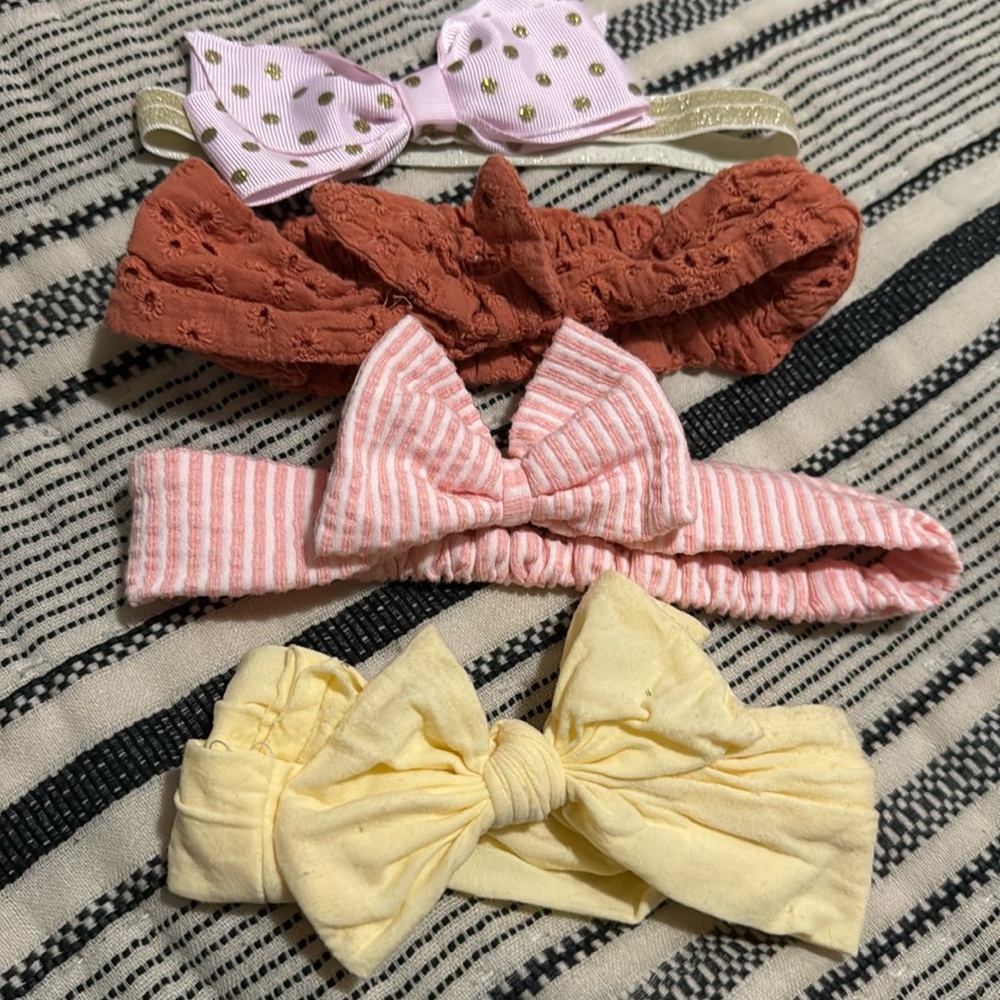**FREE Child headband bundle 💚
BUNDLE WITH ANOTHER ITEM TO RECIEVE FOR FREE